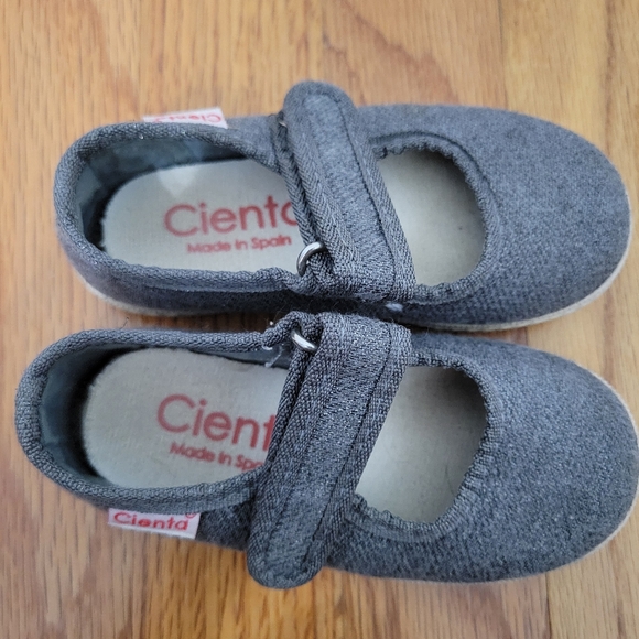 Cienta Toddler Little Girls Sparkly Grey Mary Jane Style Shoes Size 23 (6.5) - Picture 5 of 9